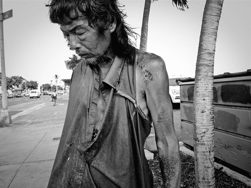 Shocking Discovery: Photographer Finds Own Father Among Photographing Homeless People After 10 Years