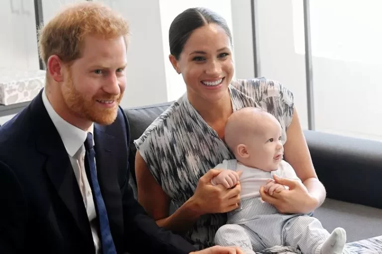 A royal expert alleges that the royal family ‘deceived’ the public when Prince Archie was born