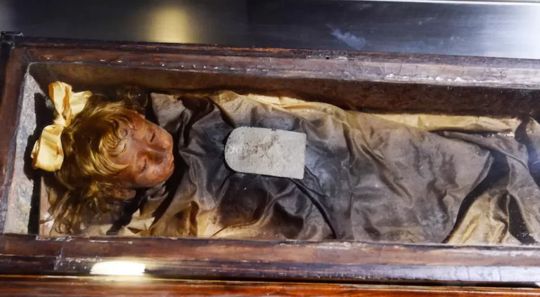 The Mystery Of Rosalia Lombardo, The ‘Blinking’ Mummy Who Appears To Open Her Eyes!!