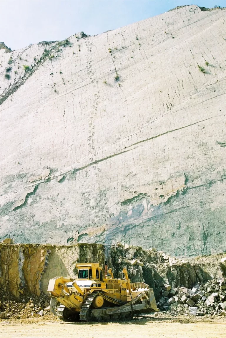 This 300 ft Wall in Bolivia has over 5000 Dinosaur Footprints